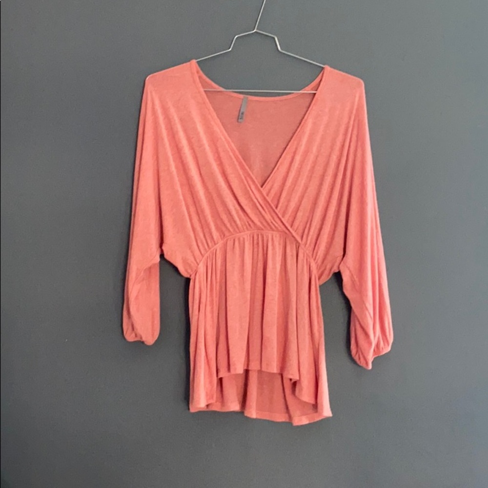 ✨SOLD✨Flowy coral top